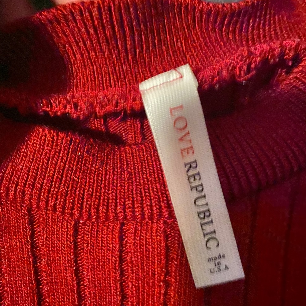 Red Crop top - Picture 2 of 2